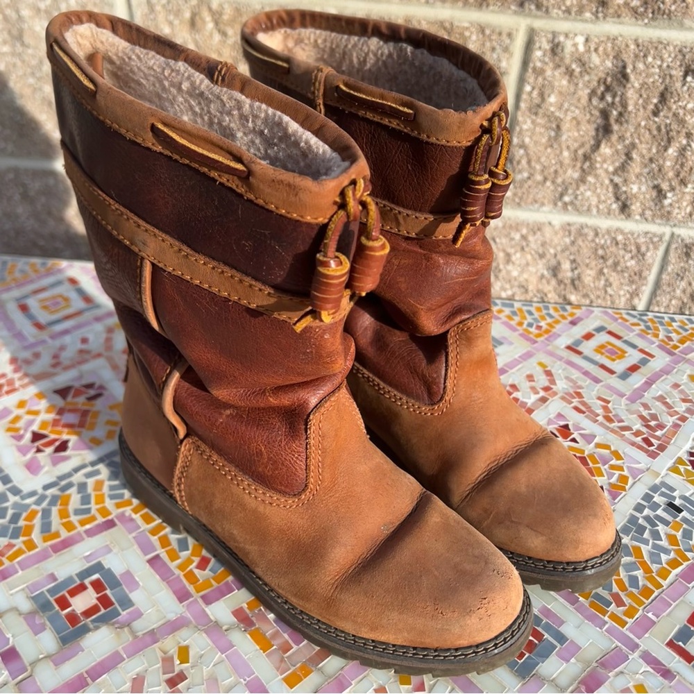Bass women's leather waterproof winter boots size 8.5